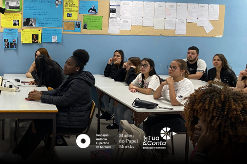Eurobarómetro Revela Confiança Recorde no Ensino Profissional e Destaca a Importância de Competências Transversais