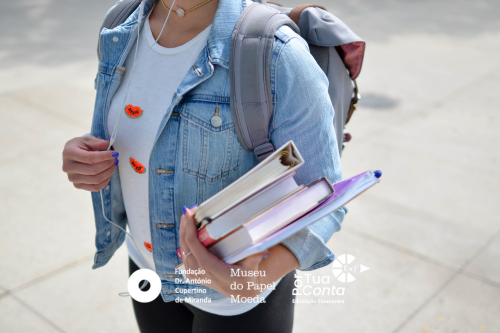 Manuais escolares: já tem os vales para os livros gratuitos?